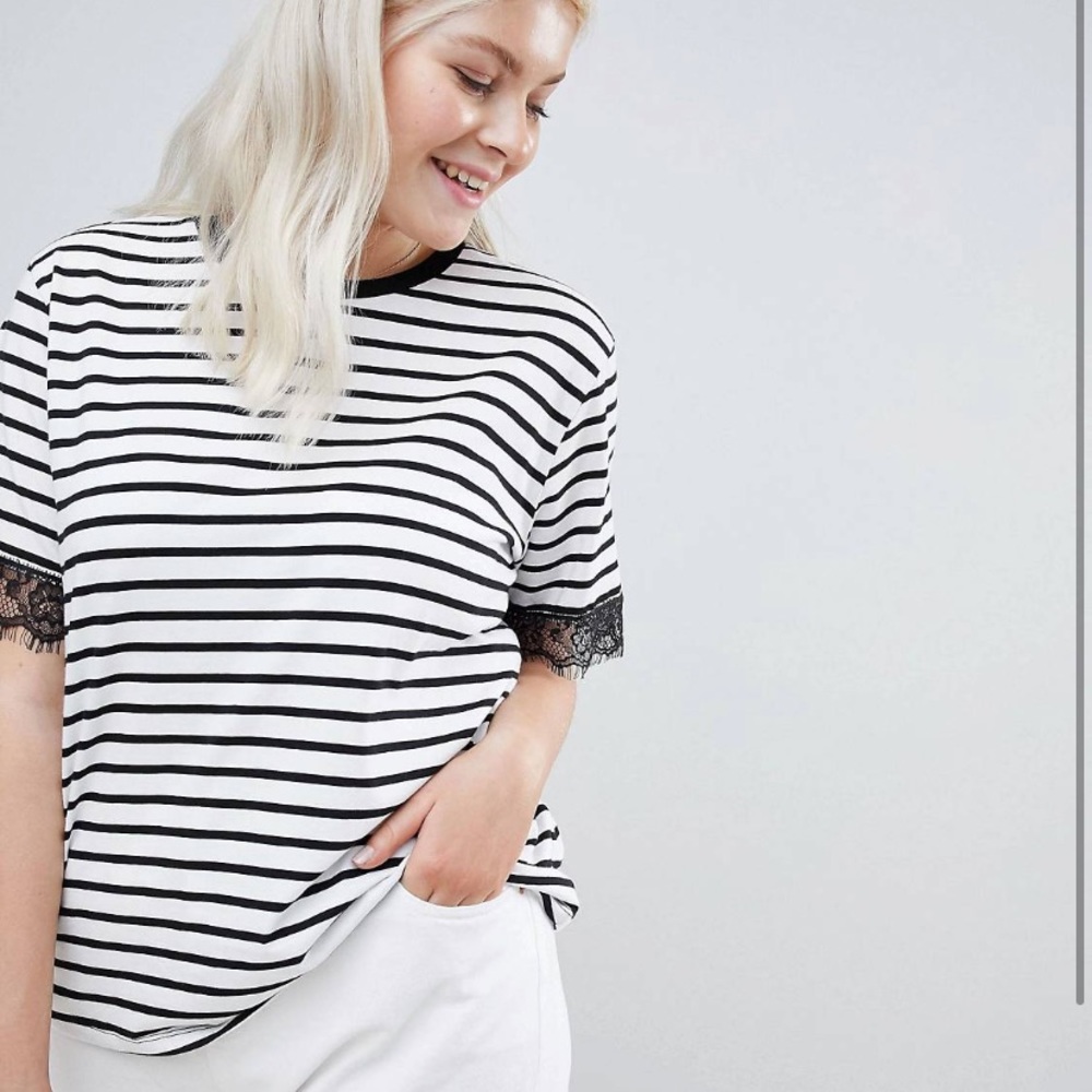 Boxy T-shirt With Lace Sleeve Detail